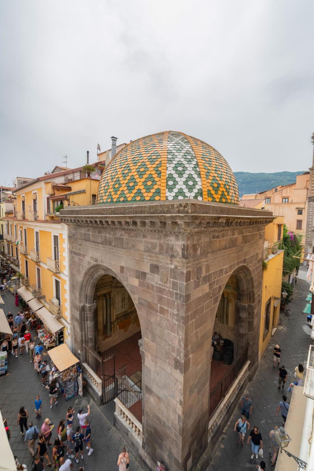 Palazzo Ammone - Sedil Dominova Apartment Соренто Екстериор снимка